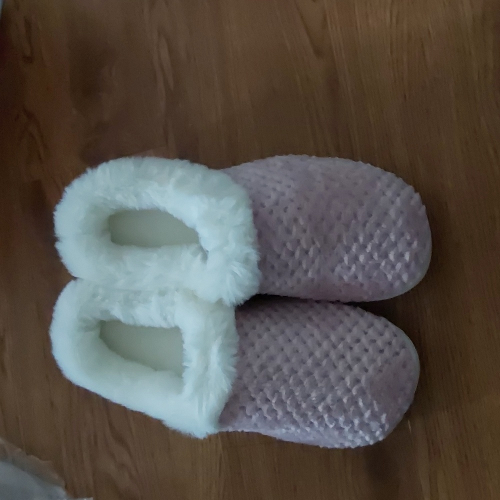 Pink fur rose slippers